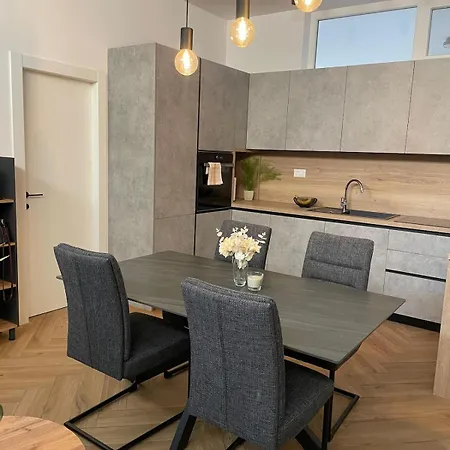 The White House Сплит