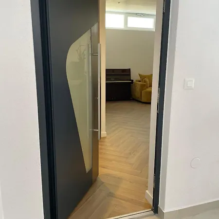 The White House Сплит