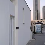 The White House Vila Split