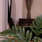 Vila The White House Split