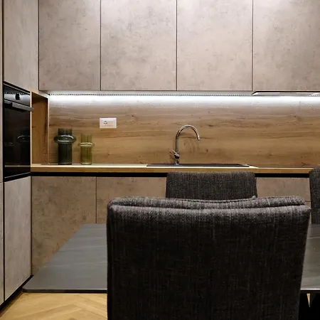 ヴィラ The White House スプリト